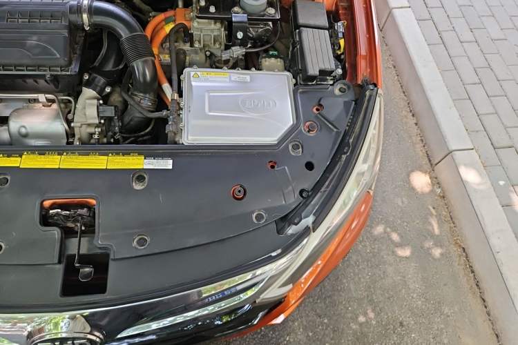 Used BYD Qin New Energy 2015 1.5T Dual-Crown Flagship Edition Engine Bay Left