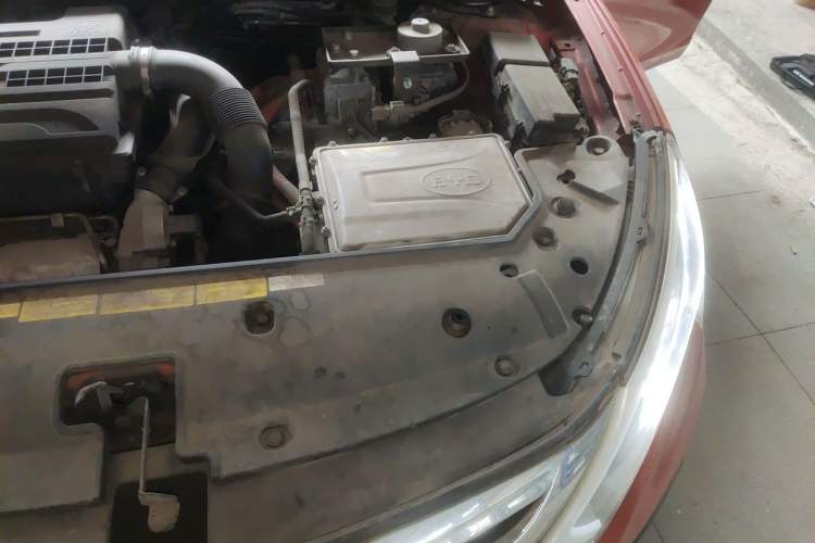 Used BYD Qin New Energy 2015 1.5T Dual-Crown Flagship Plus Edition Engine Bay Left