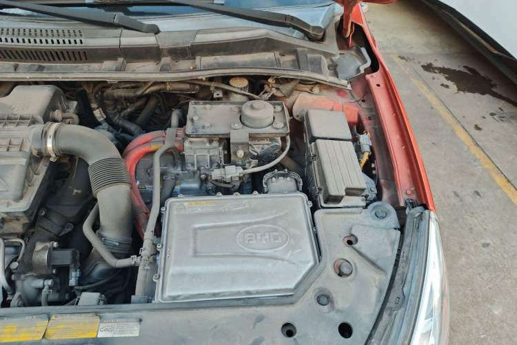 Used BYD Qin New Energy 2015 1.5T Dual-Crown Flagship Edition Engine Bay Left
