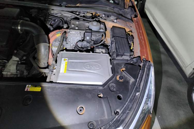Used BYD Qin New Energy 2015 1.5T Dual-Crown Flagship Plus Edition Engine Bay Left