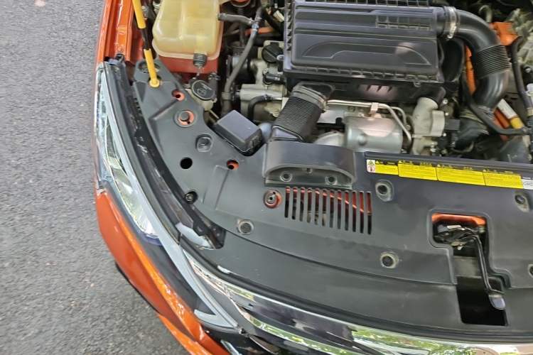 Used BYD Qin New Energy 2015 1.5T Dual-Crown Flagship Edition Engine Bay Right
