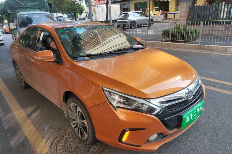 Used BYD Qin New Energy 2015 1.5T Dual-Crown Flagship Edition Front Right 45 Deg