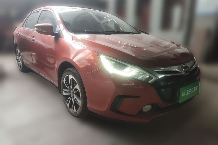 Used BYD Qin New Energy 2015 1.5T Dual-Crown Flagship Plus Edition Front Right 45 Deg