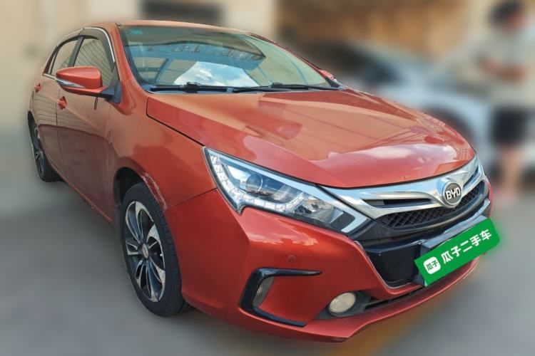 Used BYD Qin New Energy 2015 1.5T Dual-Crown Flagship Edition Front Right 45 Deg