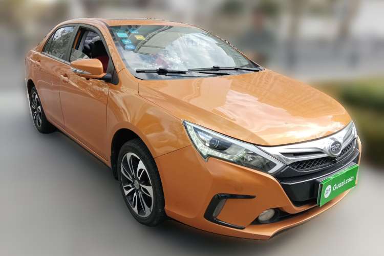 Used BYD Qin New Energy 2015 1.5T Dual-Crown Flagship Plus Edition Front Right 45 Deg