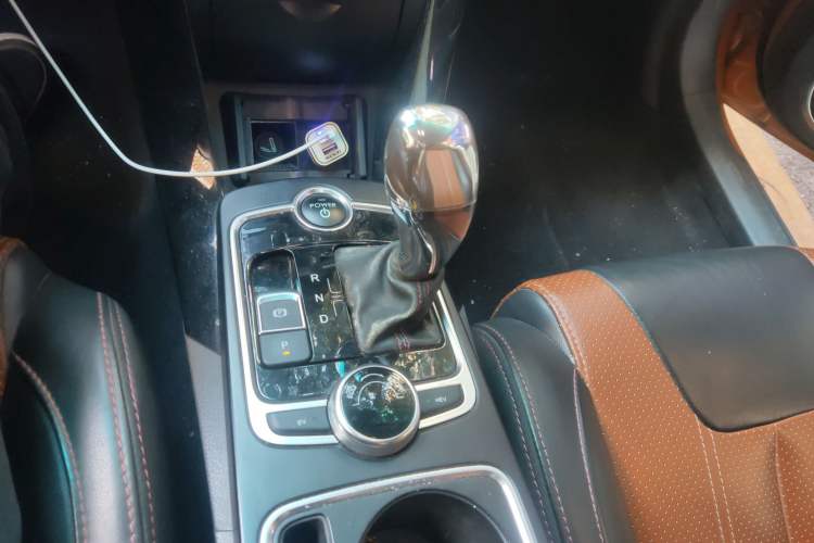 Used BYD Qin New Energy 2015 1.5T Dual-Crown Flagship Edition Gear Lever