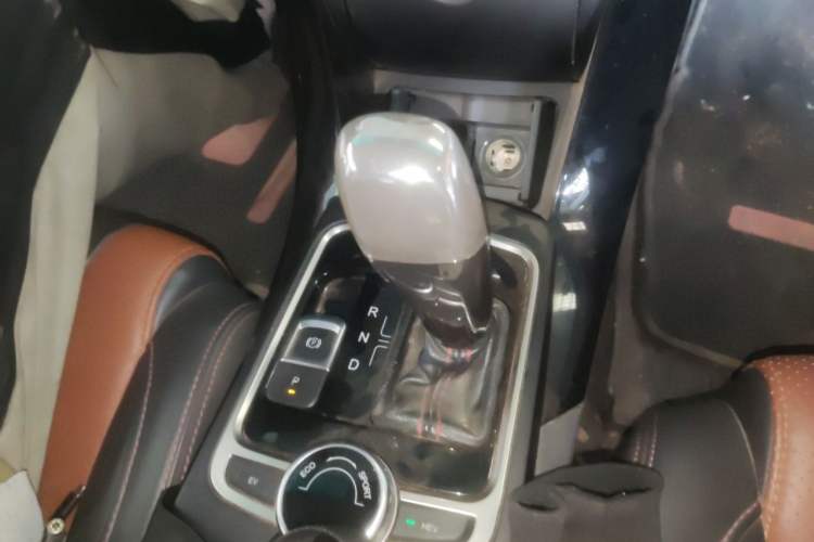 Used BYD Qin New Energy 2015 1.5T Dual-Crown Flagship Plus Edition Gear Lever