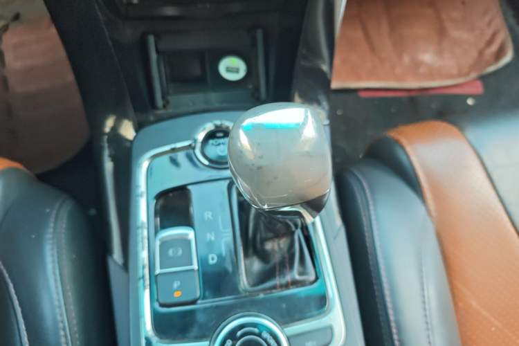 Used BYD Qin New Energy 2015 1.5T Dual-Crown Flagship Edition Gear Lever