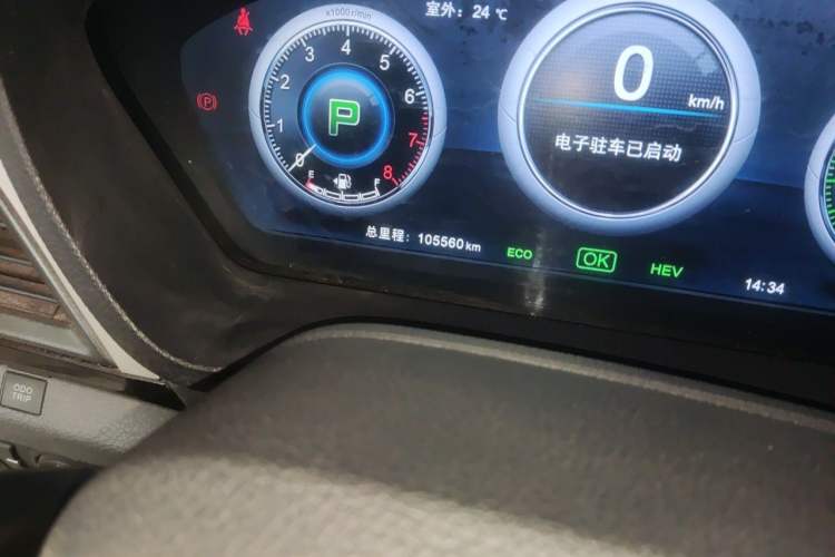 Used BYD Qin New Energy 2015 1.5T Dual-Crown Flagship Plus Edition Odometer Close Up