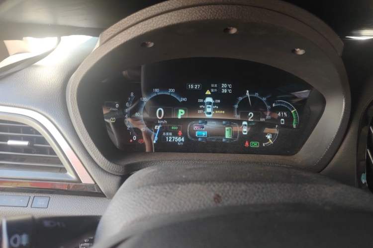 Used BYD Qin New Energy 2015 1.5T Dual-Crown Flagship Plus Edition Odometer Close Up