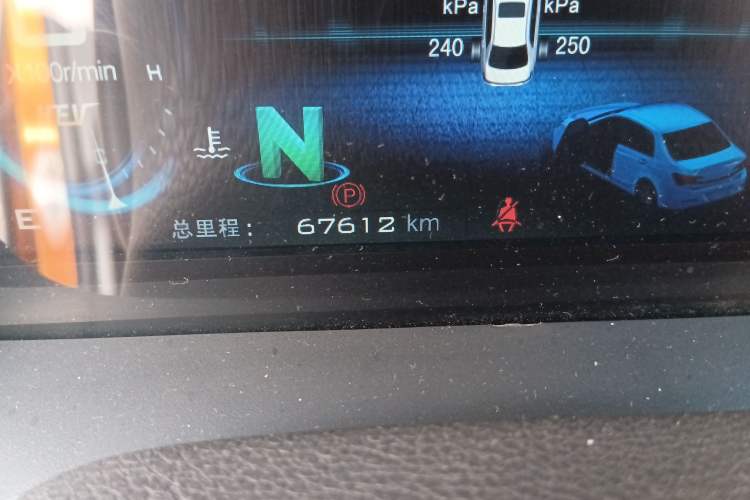 Used BYD Qin New Energy 2015 1.5T Dual-Crown Flagship Plus Edition Odometer Close Up
