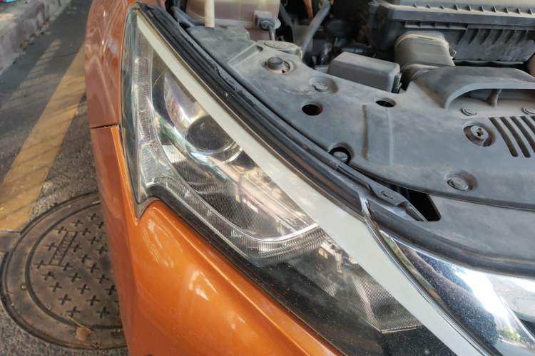 Used BYD Qin New Energy 2015 1.5T Dual-Crown Flagship Edition Right Front Headlight