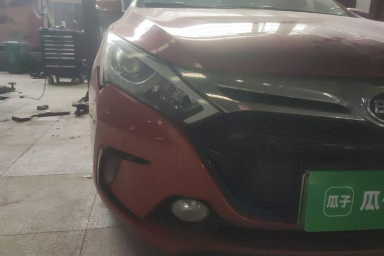 Used BYD Qin New Energy 2015 1.5T Dual-Crown Flagship Plus Edition Right Front Headlight
