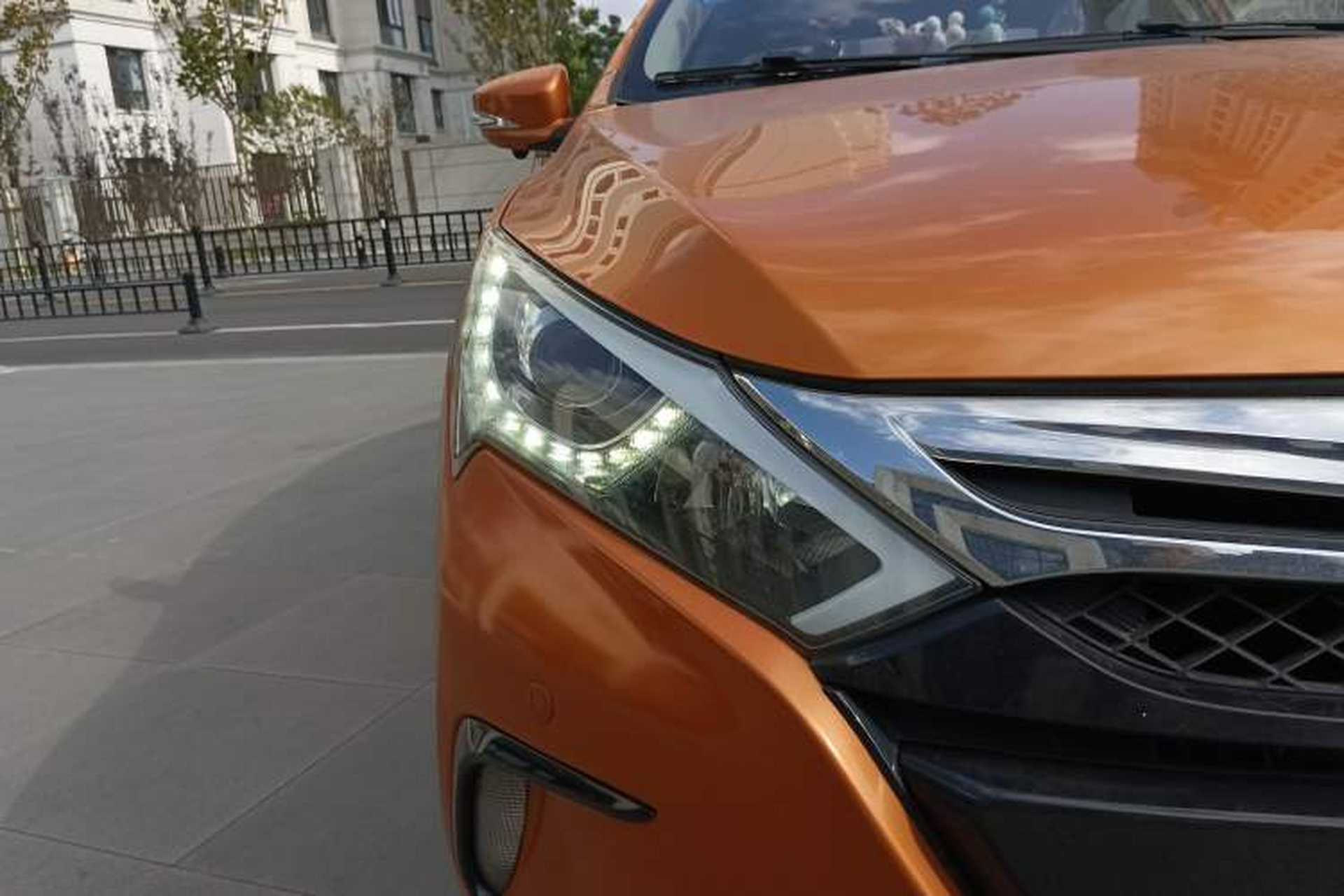Used BYD Qin New Energy 2015 1.5T Dual-Crown Flagship Plus Edition Right Front Headlight