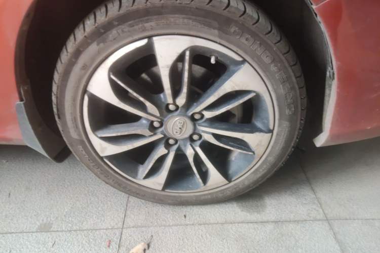 Used BYD Qin New Energy 2015 1.5T Dual-Crown Flagship Plus Edition Right Front Wheel Hub