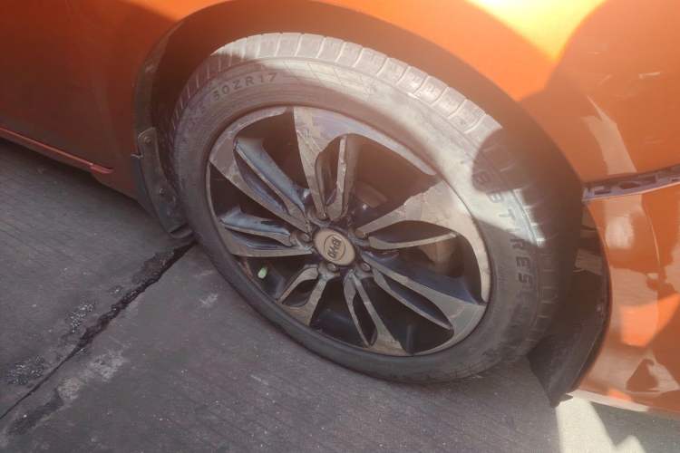 Used BYD Qin New Energy 2015 1.5T Dual-Crown Flagship Plus Edition Right Front Wheel Hub