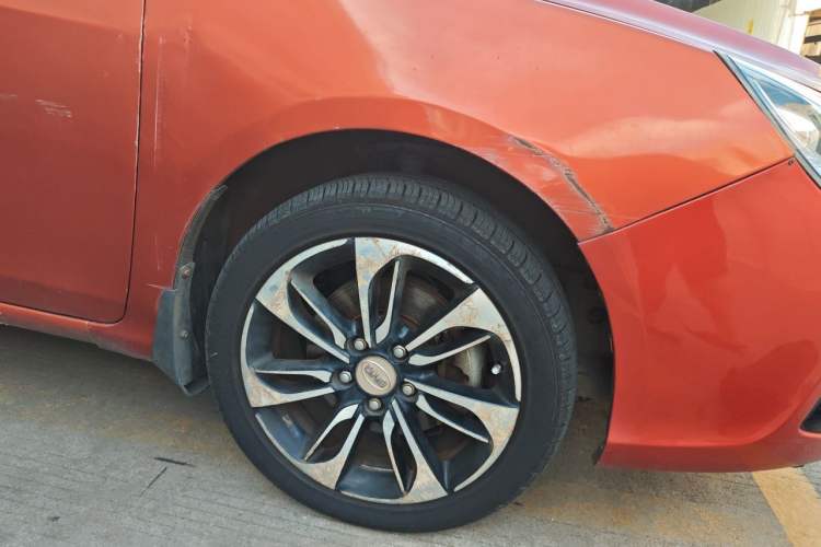 Used BYD Qin New Energy 2015 1.5T Dual-Crown Flagship Edition Right Front Wheel Hub