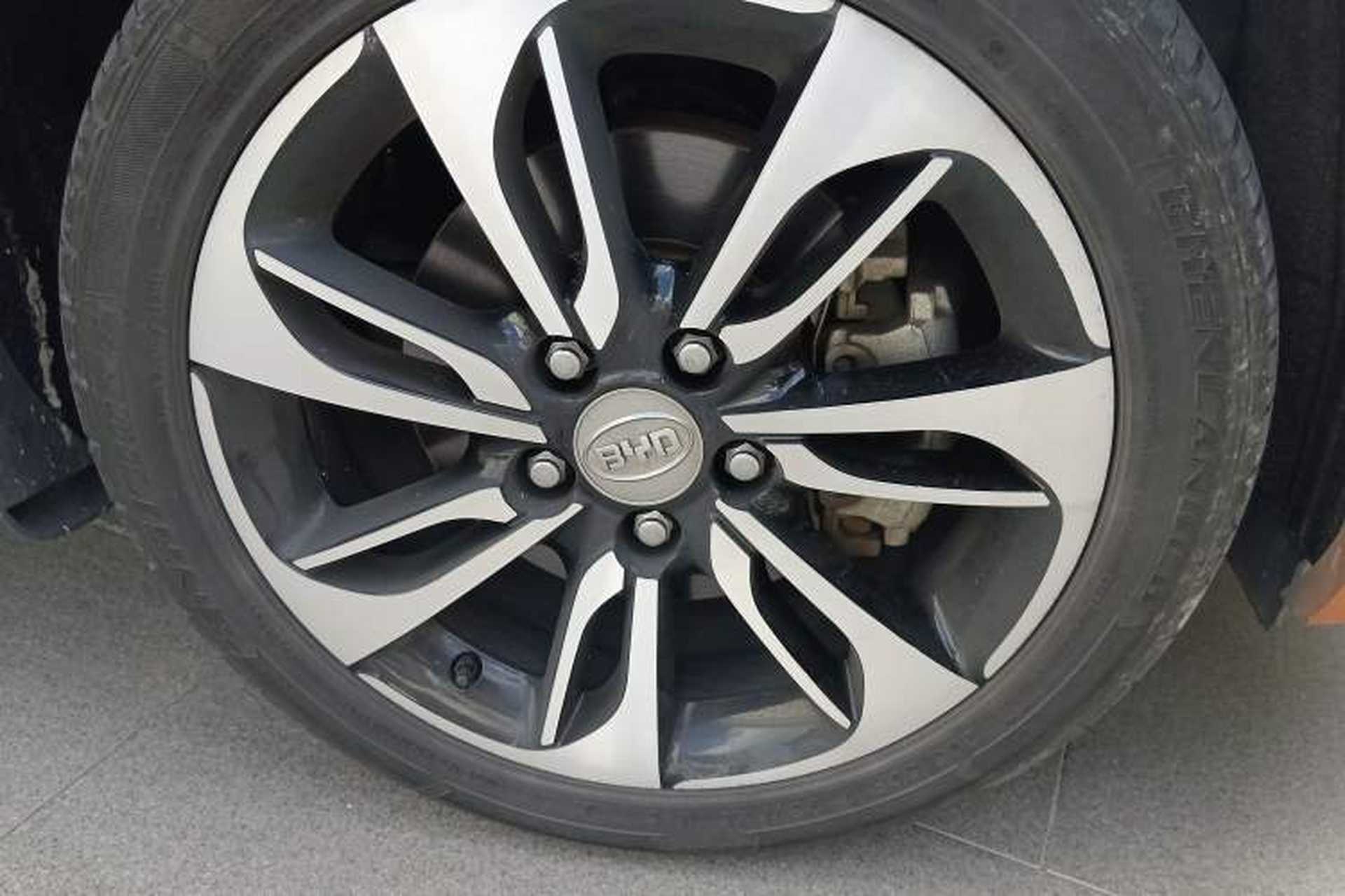 Used BYD Qin New Energy 2015 1.5T Dual-Crown Flagship Plus Edition Right Front Wheel Hub