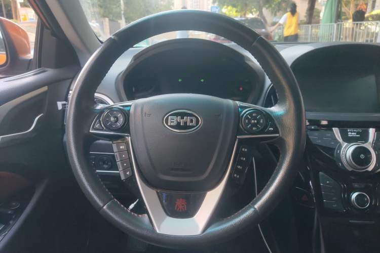 Used BYD Qin New Energy 2015 1.5T Dual-Crown Flagship Edition Steering Wheel