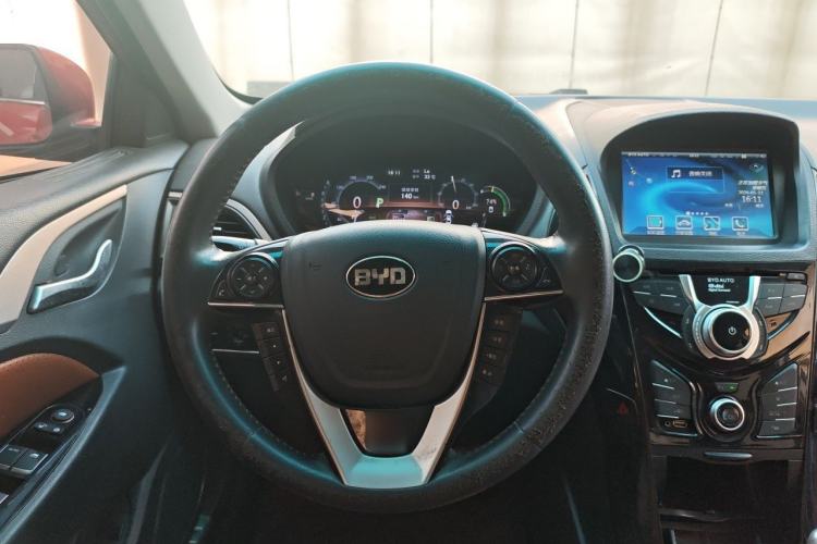 Used BYD Qin New Energy 2015 1.5T Dual-Crown Flagship Edition Steering Wheel