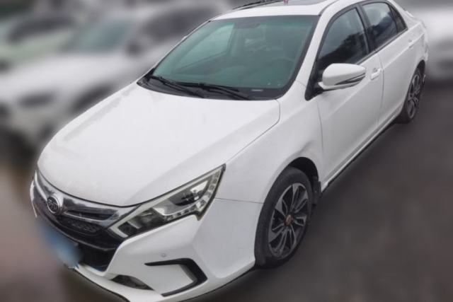 Ojetý BYD Qin New Energy 2015 1.5T Dual-Crown Flagship Plus Edition