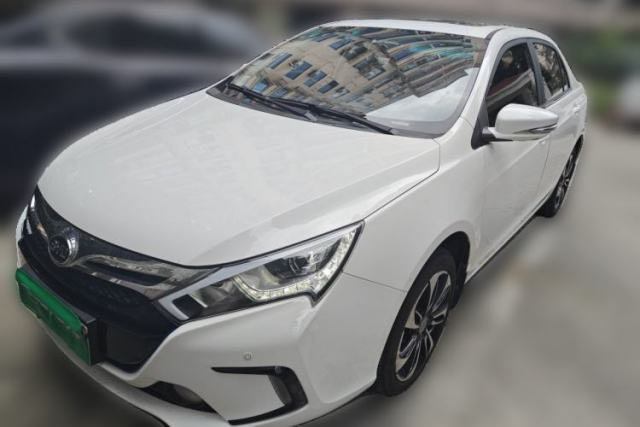 Ojetý BYD Qin New Energy 2015 1.5T Dual-Crown Flagship Edition