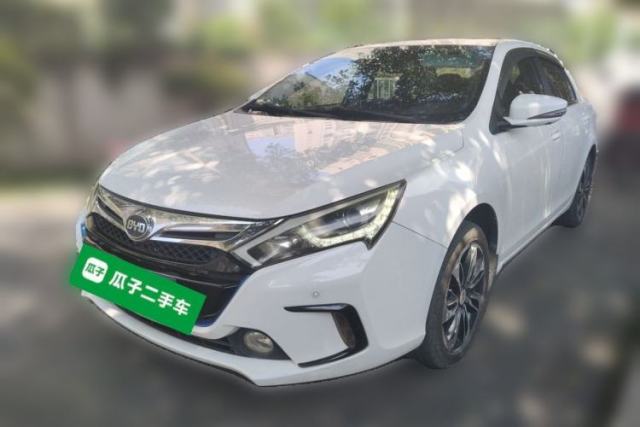 Ojetý BYD Qin New Energy 2015 1.5T Dual-Crown Flagship Edition