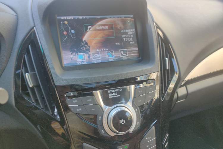 Used BYD Qin New Energy 2015 1.5T Dual-Crown Flagship Plus Edition Audio And AC Panel