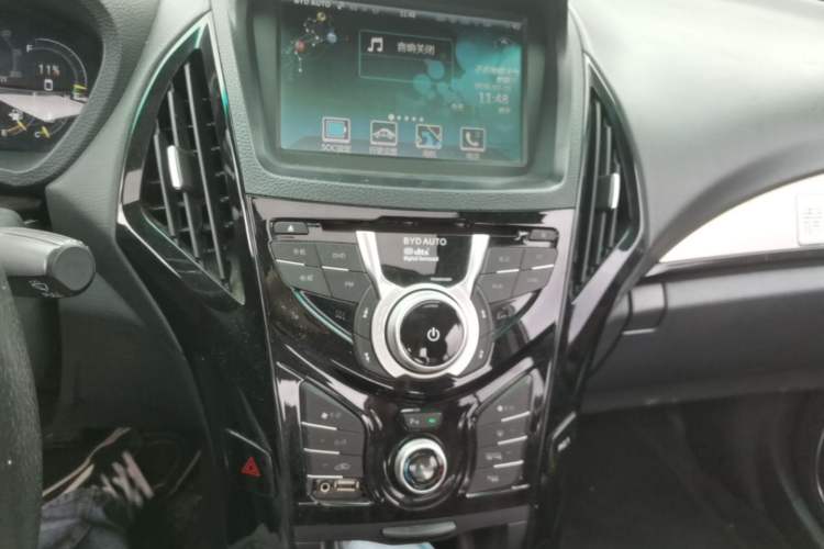 Used BYD Qin New Energy 2015 1.5T Dual-Crown Flagship Plus Edition Audio And AC Panel
