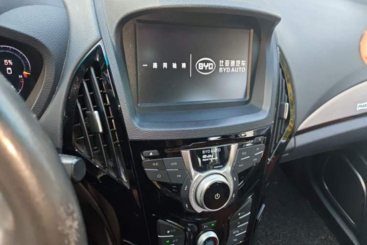 Used BYD Qin New Energy 2015 1.5T Dual-Crown Flagship Plus Edition Audio And AC Panel