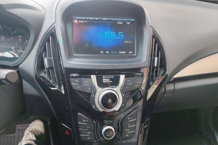 Used BYD Qin New Energy 2015 1.5T Dual-Crown Flagship Plus Edition Audio And AC Panel