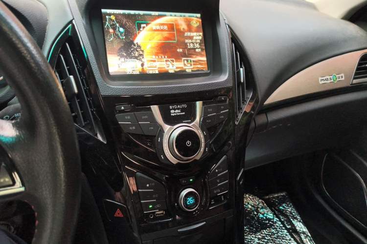 Used BYD Qin New Energy 2015 1.5T Dual-Crown Flagship Edition Audio And AC Panel