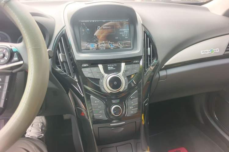 Used BYD Qin New Energy 2015 1.5T Dual-Crown Flagship Plus Edition Audio And AC Panel