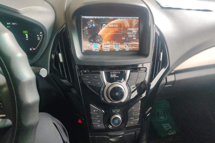 Used BYD Qin New Energy 2015 1.5T Dual-Crown Flagship Plus Edition Audio And AC Panel