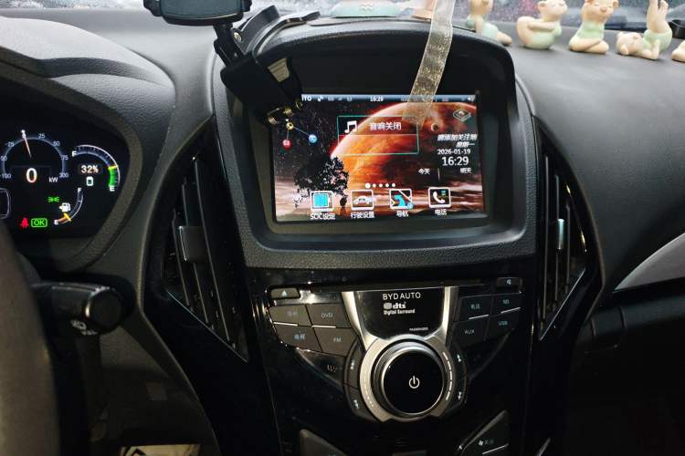 Used BYD Qin New Energy 2015 1.5T Dual-Crown Flagship Plus Edition Audio And AC Panel