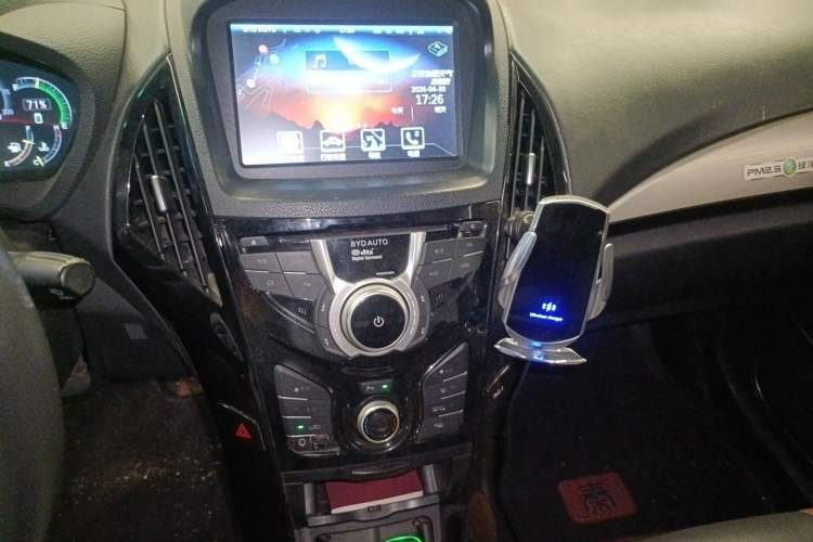 Used BYD Qin New Energy 2015 1.5T Dual-Crown Flagship Edition Audio And AC Panel