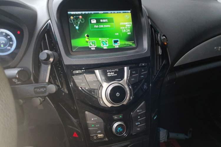 Used BYD Qin New Energy 2015 1.5T Dual-Crown Flagship Edition Audio And AC Panel