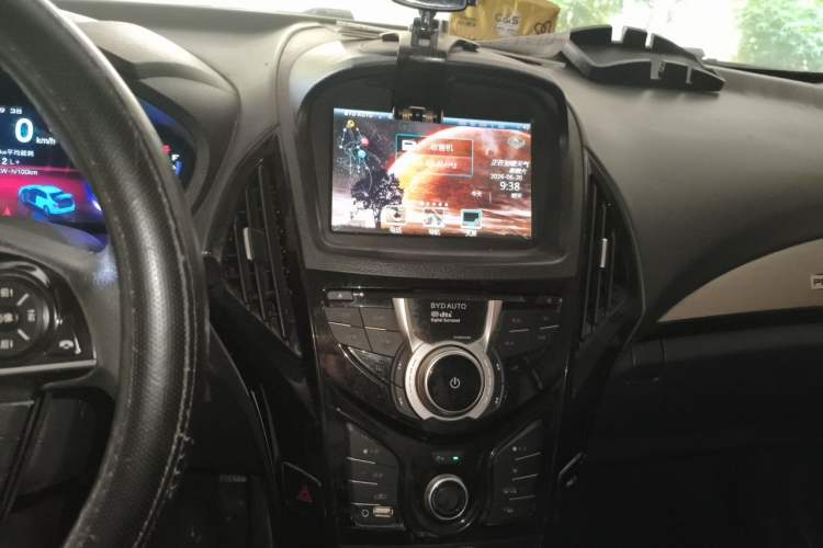 Used BYD Qin New Energy 2015 1.5T Dual-Crown Flagship Edition Audio And AC Panel