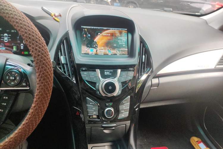 Used BYD Qin New Energy 2015 1.5T Dual-Crown Flagship Plus Edition Audio And AC Panel