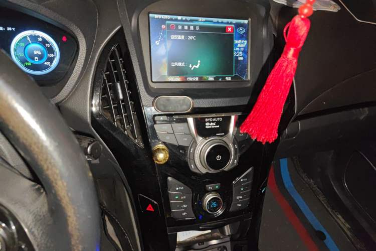 Used BYD Qin New Energy 2015 1.5T Dual-Crown Flagship Edition Audio And AC Panel