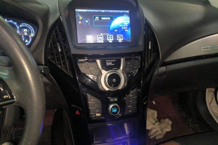 Used BYD Qin New Energy 2015 1.5T Dual-Crown Flagship Edition Audio And AC Panel