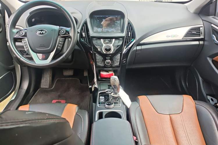 Used BYD Qin New Energy 2015 1.5T Dual-Crown Flagship Plus Edition Audio And AC Panel