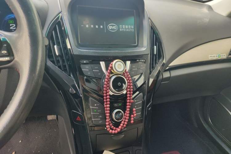 Used BYD Qin New Energy 2015 1.5T Dual-Crown Flagship Plus Edition Audio And AC Panel