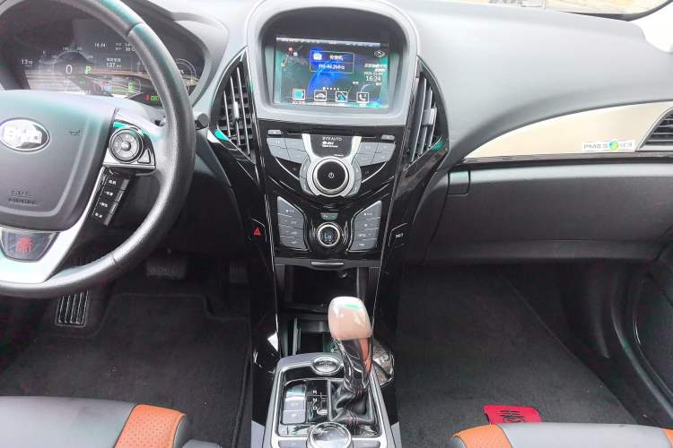 Used BYD Qin New Energy 2015 1.5T Dual-Crown Flagship Plus Edition Audio And AC Panel
