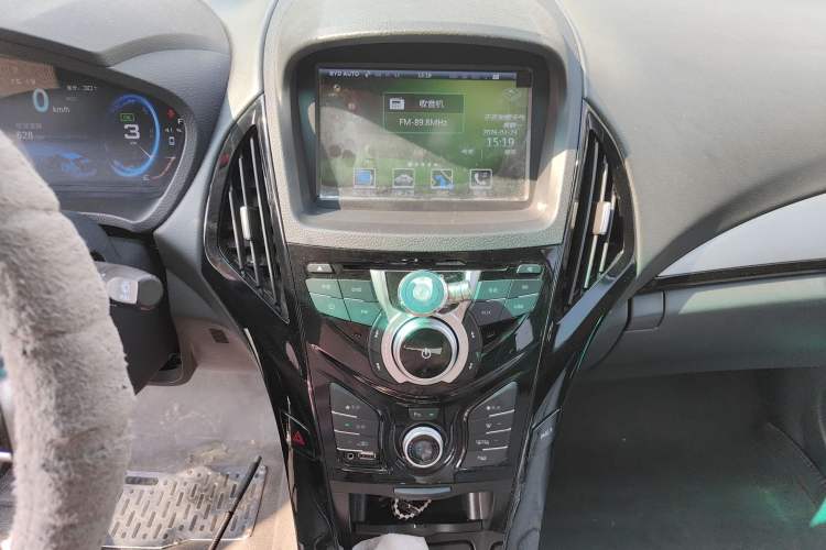 Used BYD Qin New Energy 2015 1.5T Dual-Crown Flagship Edition Audio And AC Panel