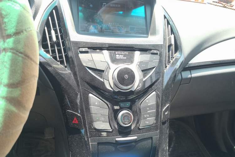 Used BYD Qin New Energy 2015 1.5T Dual-Crown Flagship Plus Edition Audio And AC Panel