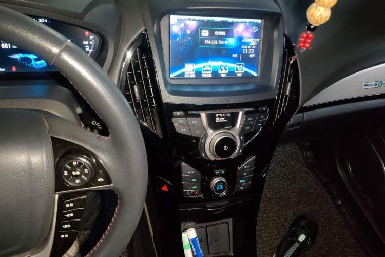 Used BYD Qin New Energy 2015 1.5T Dual-Crown Flagship Plus Edition Audio And AC Panel