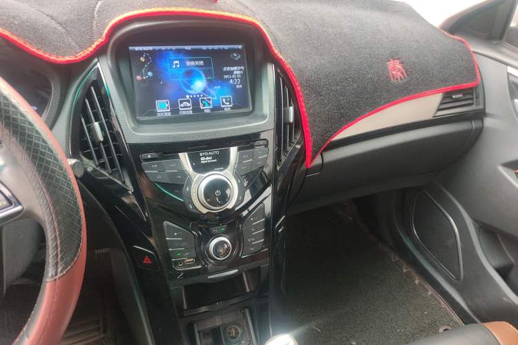 Used BYD Qin New Energy 2015 1.5T Dual-Crown Flagship Edition Audio And AC Panel