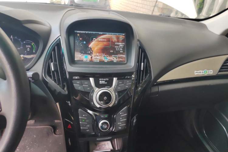 Used BYD Qin New Energy 2015 1.5T Dual-Crown Flagship Plus Edition Audio And AC Panel