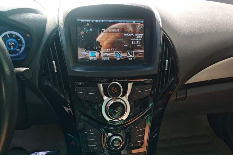 Used BYD Qin New Energy 2015 1.5T Dual-Crown Flagship Plus Edition Audio And AC Panel